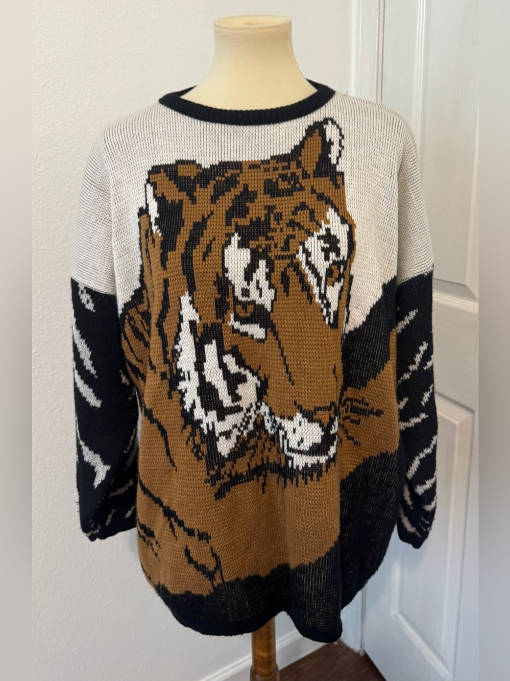 Vintage 90s Venezia Tiger Acrylic Knit Sweater Loose Oversized One Size Fit Most